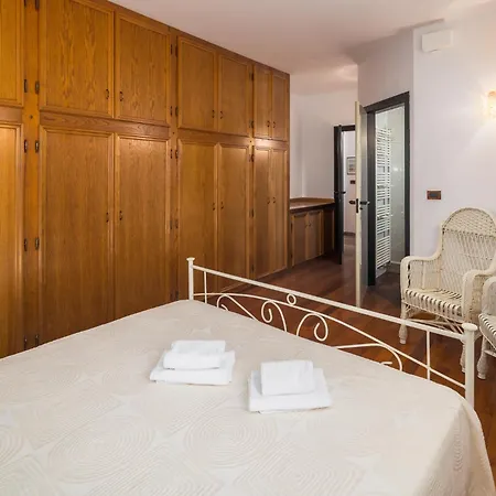 With Sea View Semesterbostad